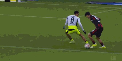 半场：多特1-1法兰克福，拜尔破门，乌尊点射，吉拉西送点